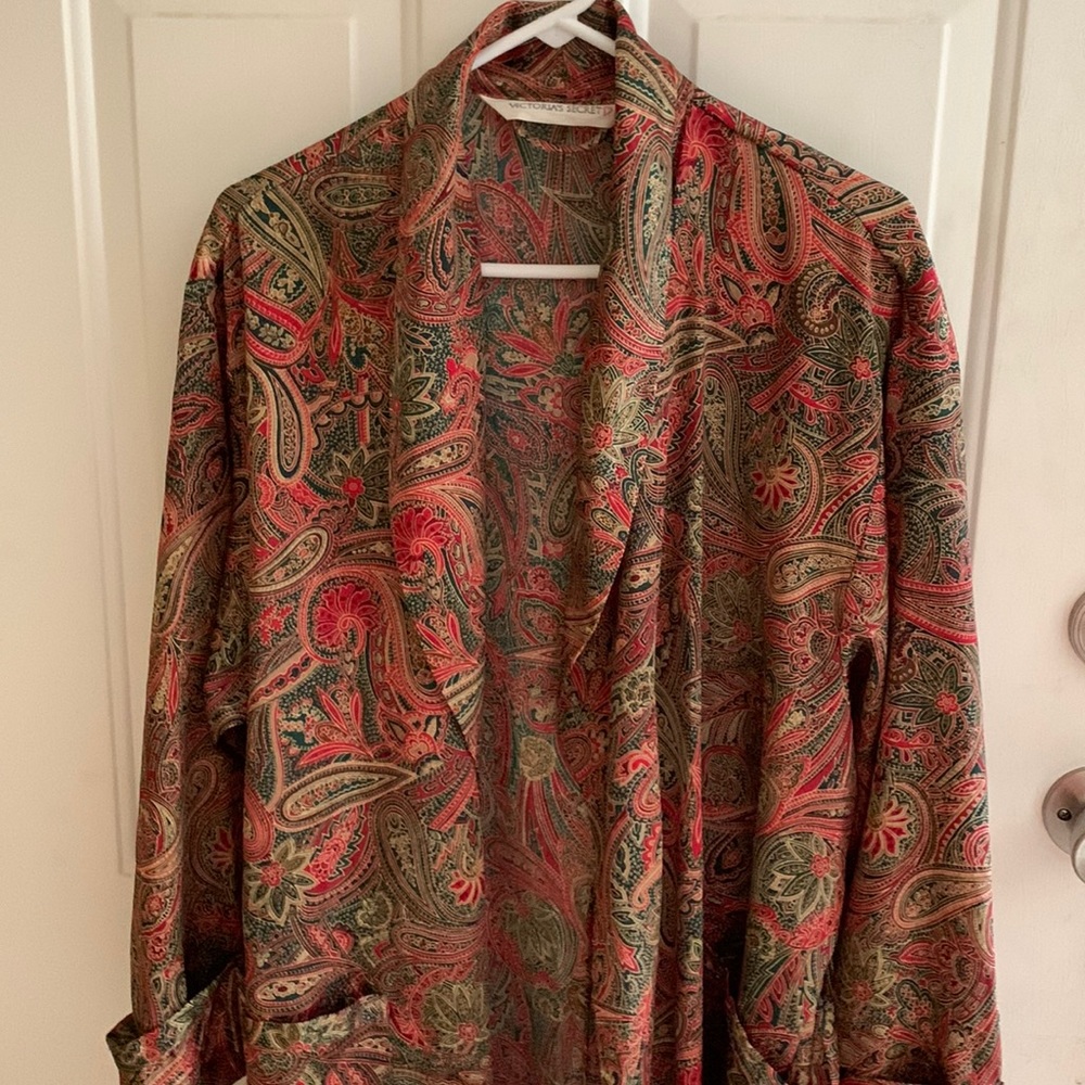 Victoria’s Secret vintage robe 100% polyester.